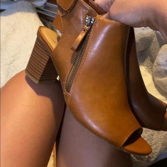 Heels - Picture 2 of 3